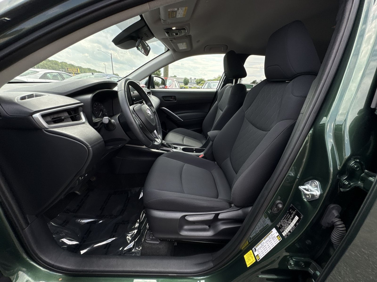 Used 2023 Toyota Corolla Cross LE AWD/4WD image 13