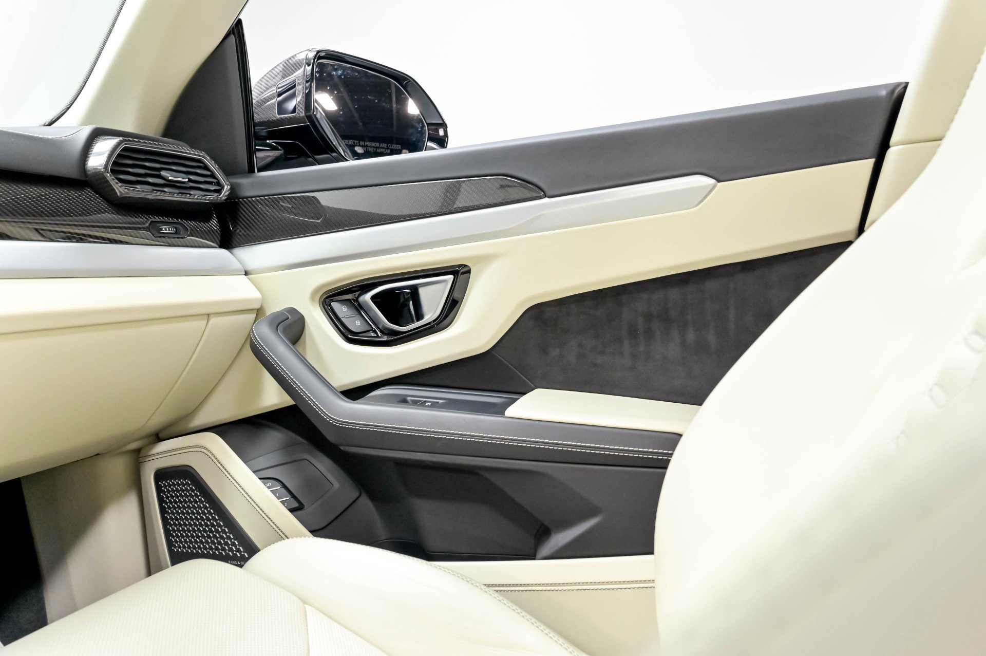 Used 2020 Lamborghini Urus AWD/4WD image 16