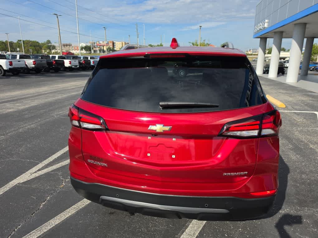 Used 2024 Chevrolet Equinox Premier FWD image 4