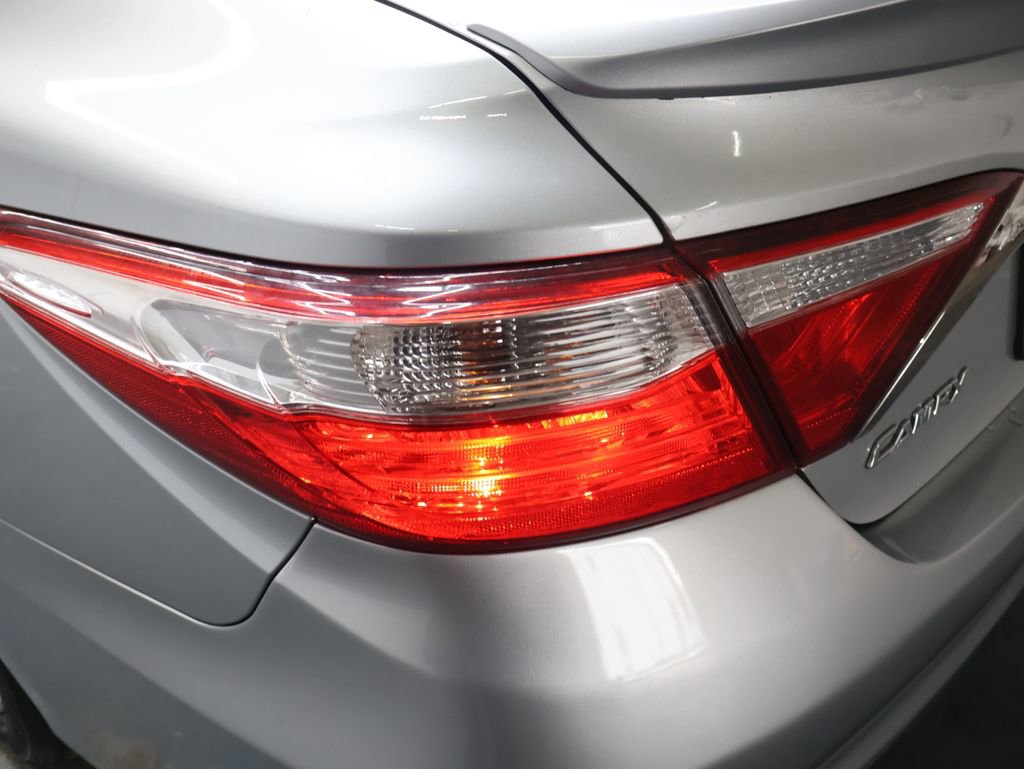 Used 2016 Toyota Camry SE FWD image 30