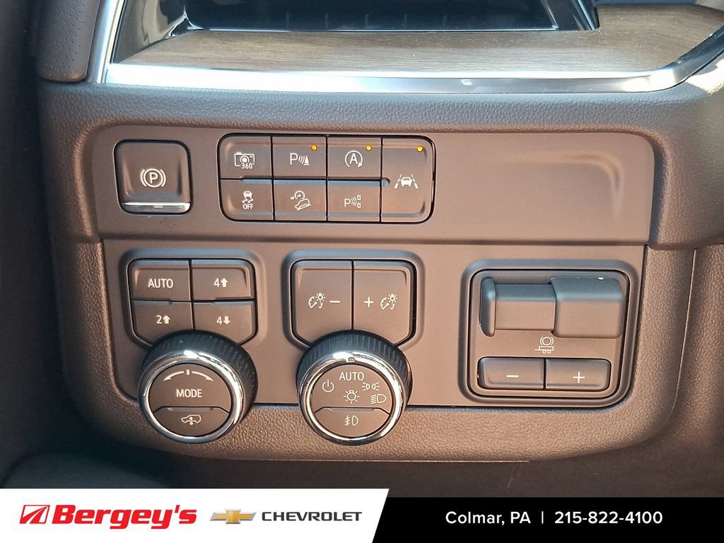 New 2026 Chevrolet Suburban High Country AWD/4WD image 18