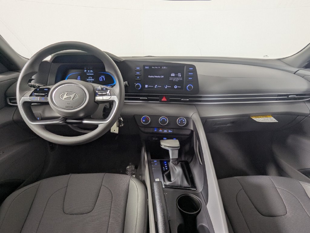 Certified 2026 Hyundai Elantra SE FWD image 16