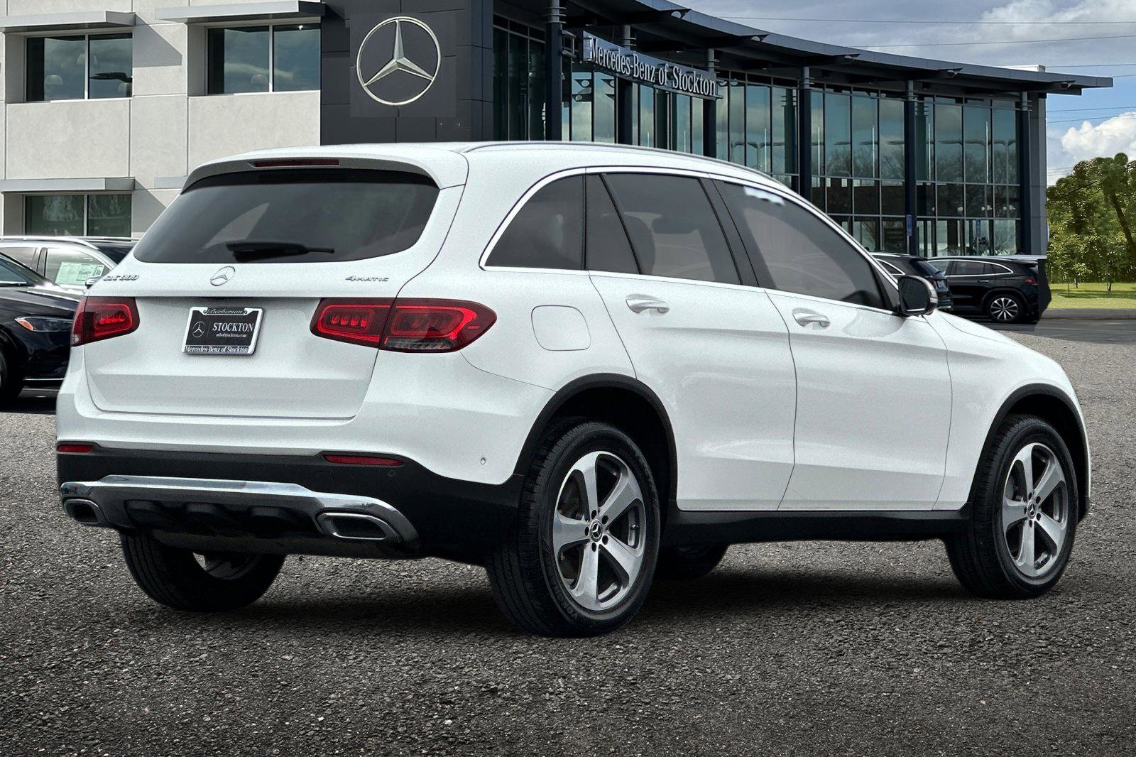 Used 2022 Mercedes-Benz GLC 300 4MATIC w/ Premium Package Lite image 4