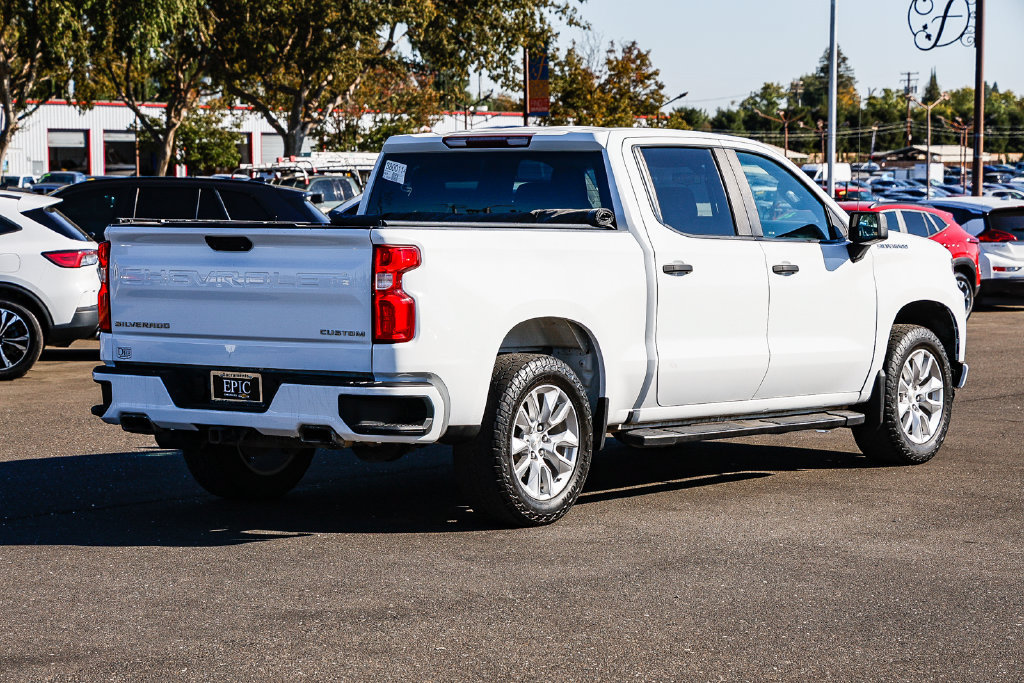Used 2019 Chevrolet Silverado 1500 Custom w/ Custom Value Package AWD/4WD image 4