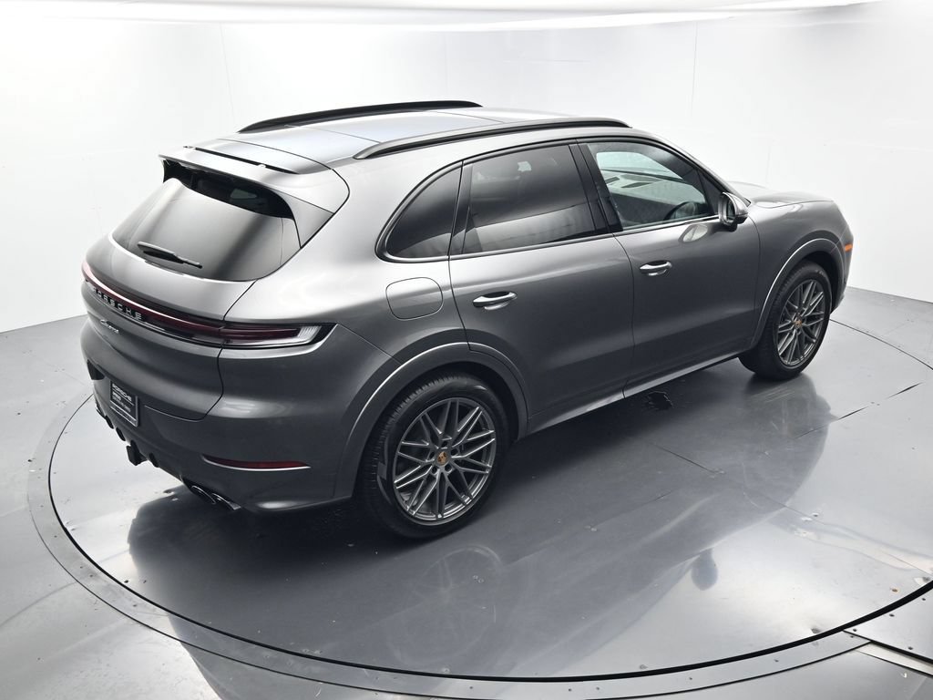 Certified 2025 Porsche Cayenne AWD/4WD image 37