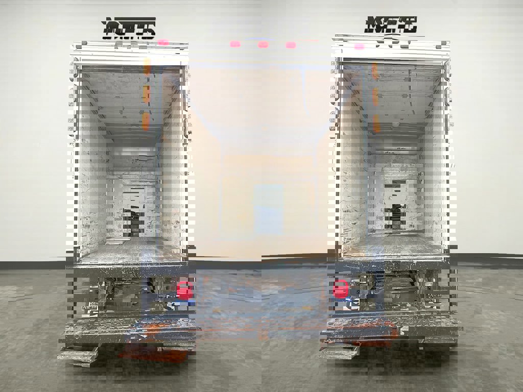 Used 2005 Ford E-350 and Econoline 350 Super Duty image 12