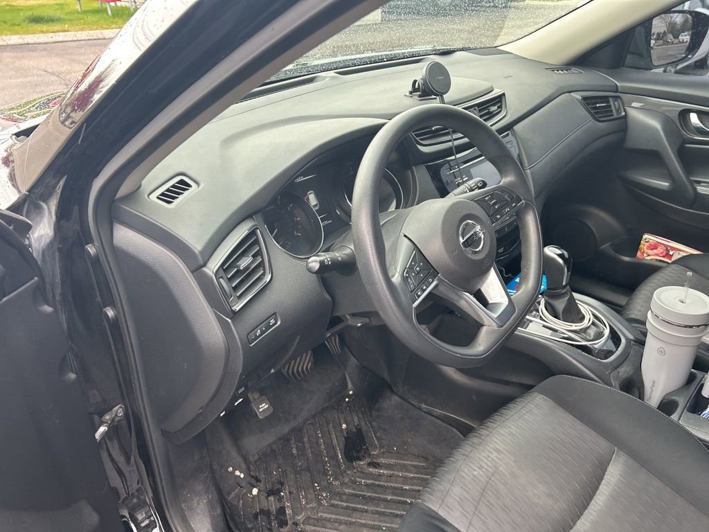 Used 2017 Nissan Rogue S w/ S Appearance Package image 5