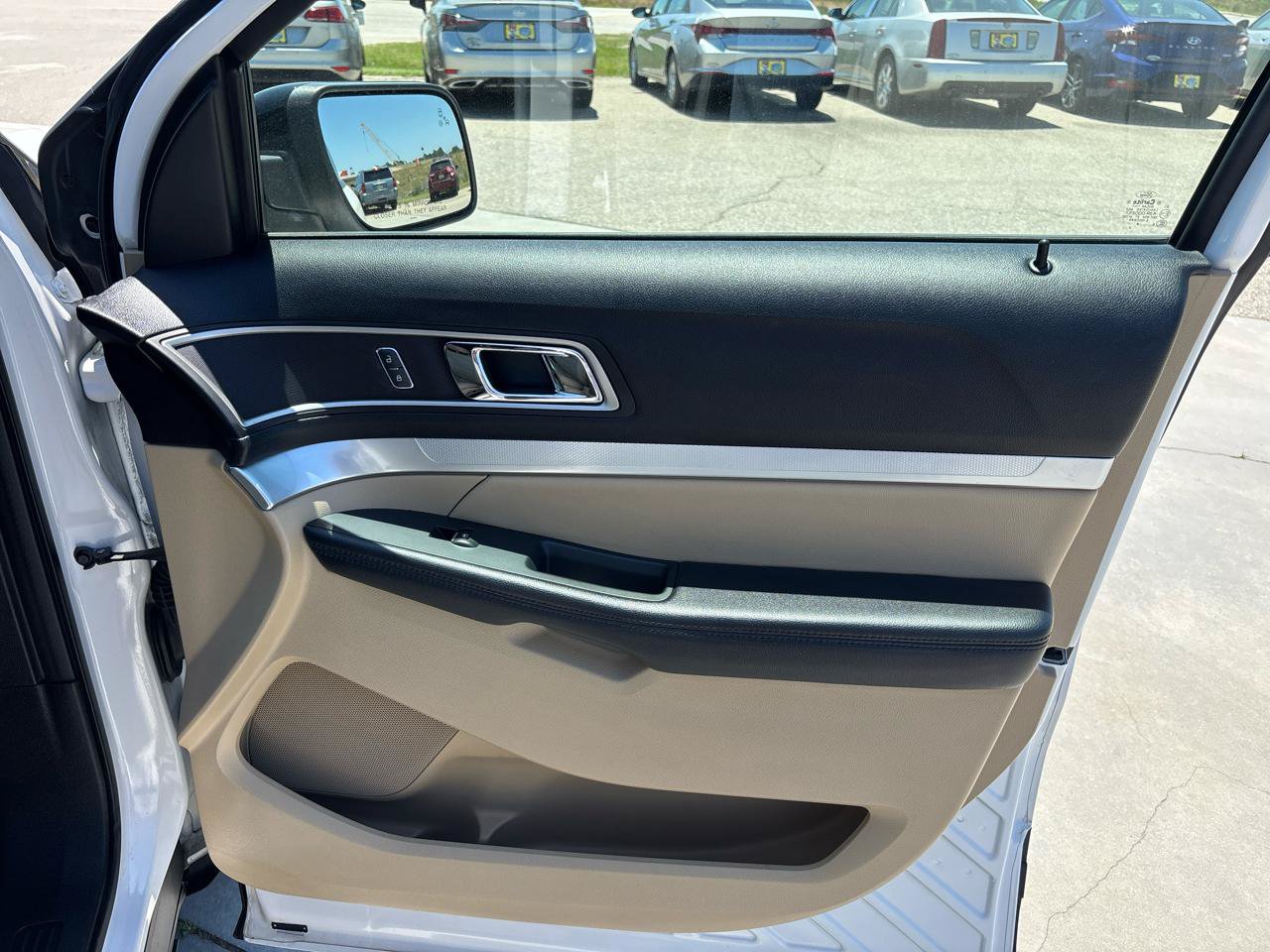 Used 2016 Ford Explorer XLT w/ Equipment Group 202A FWD image 26