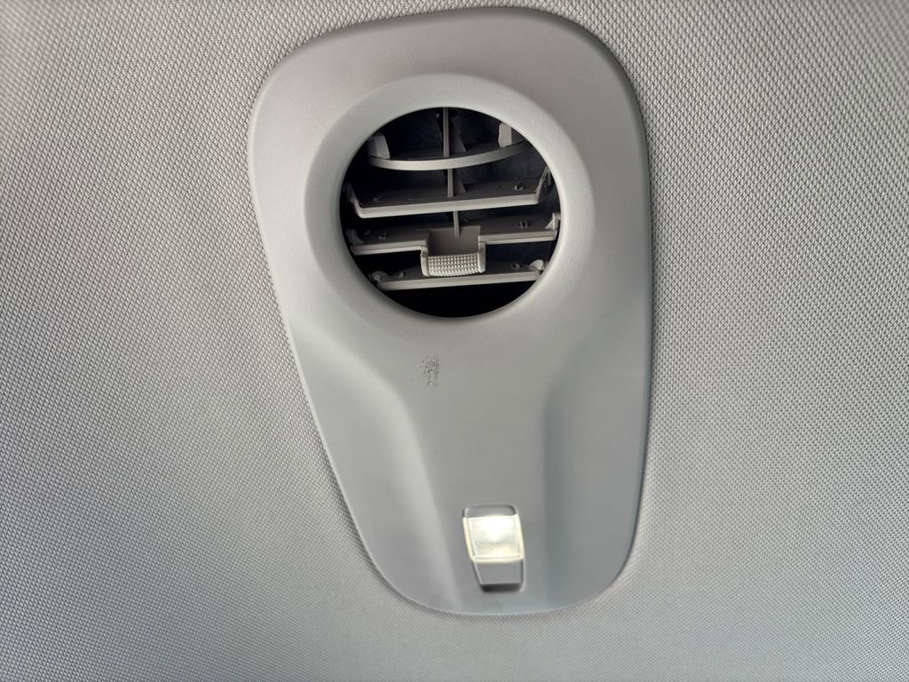 Used 2024 Chrysler Pacifica Touring-L FWD image 23