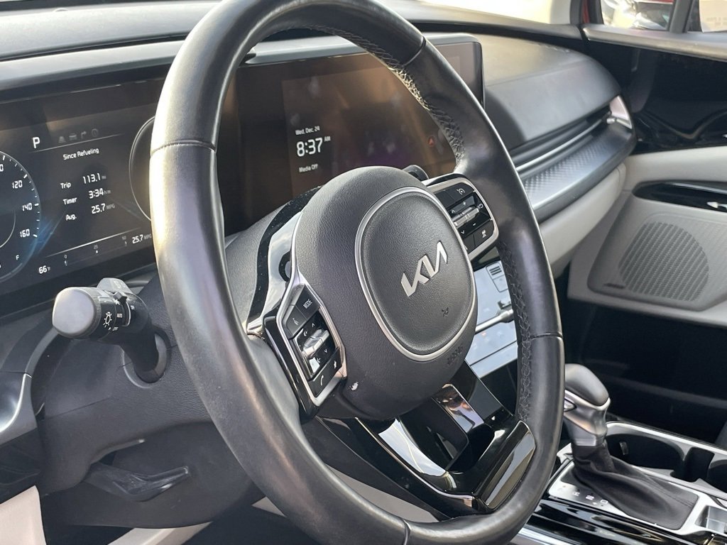 Used 2023 Kia Carnival SX Prestige image 5