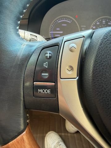 Used 2013 Lexus ES 300h w/ Luxury Pkg FWD image 19