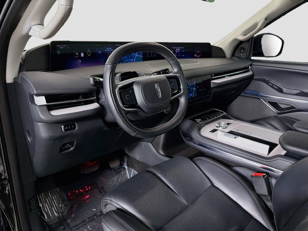 Used 2025 Lincoln Navigator L Reserve AWD/4WD image 9