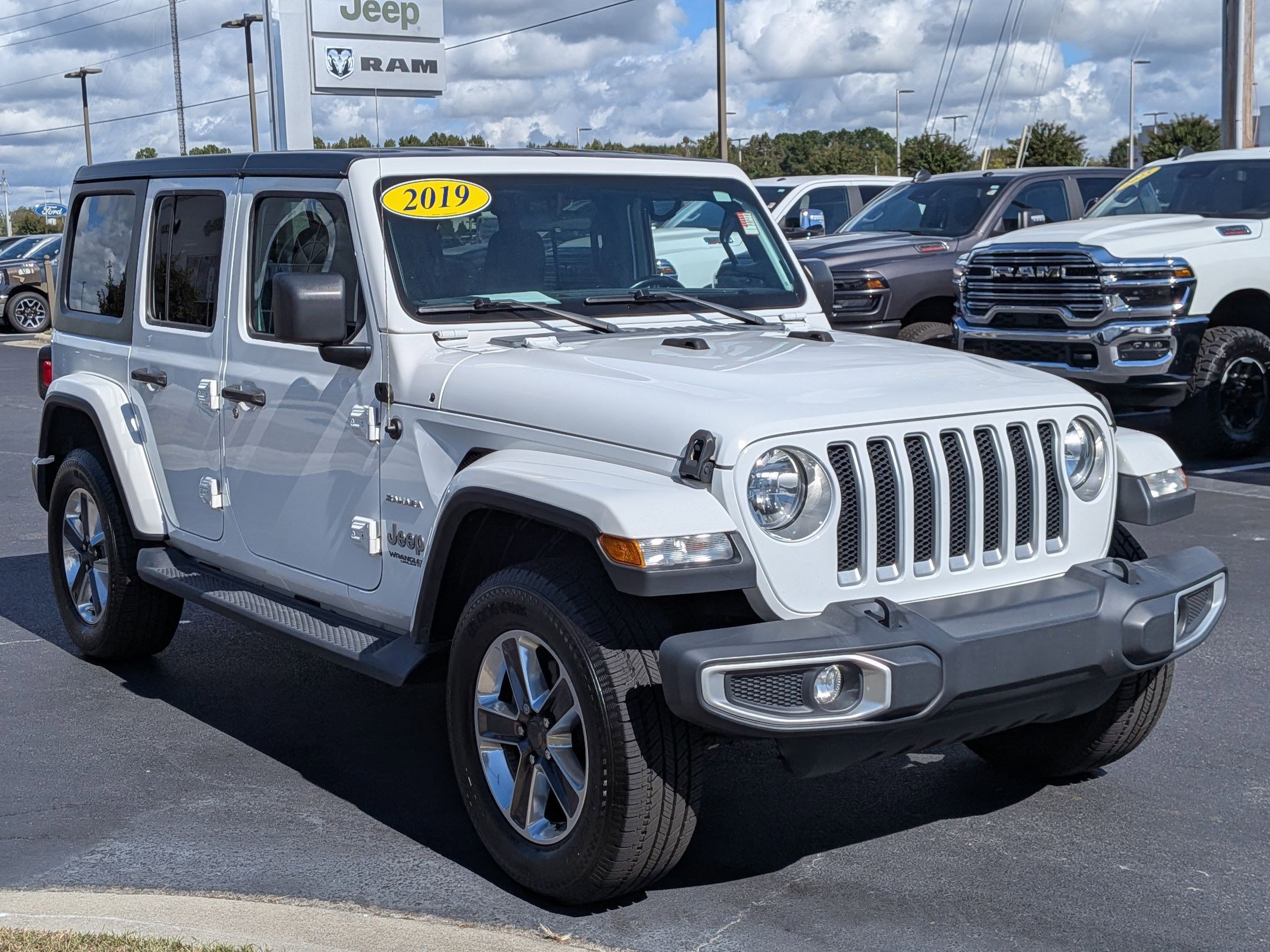 Used 2019 Jeep Wrangler Unlimited Sahara image 3