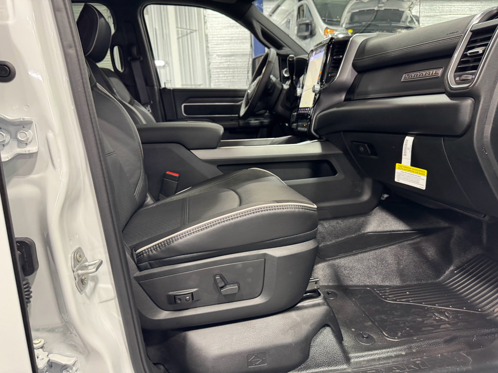 New 2025 RAM 4500 4x4 Crew Cab DRW w/ Laramie Trim Package image 17
