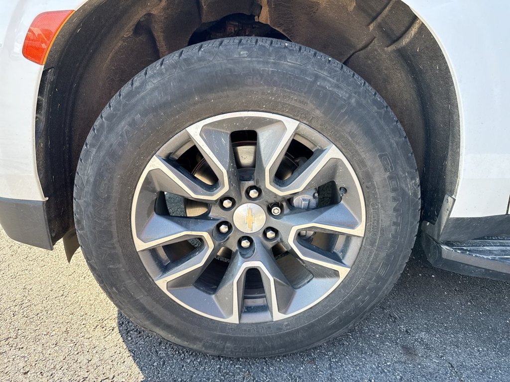 Used 2023 Chevrolet Suburban LS AWD/4WD image 5