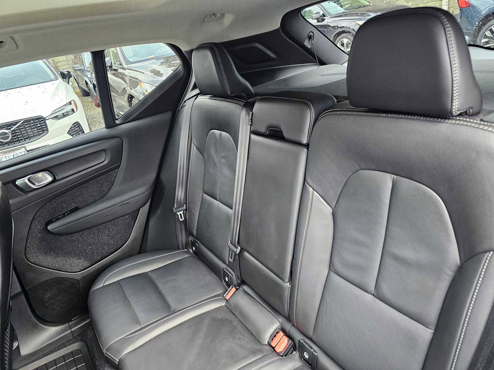 Certified 2025 Volvo XC40 B5 Plus w/ Protection Package Premier image 19