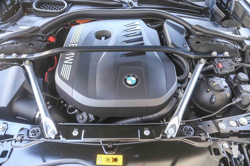 Used 2025 BMW 750e xDrive w/ Premium Package AWD/4WD image 23