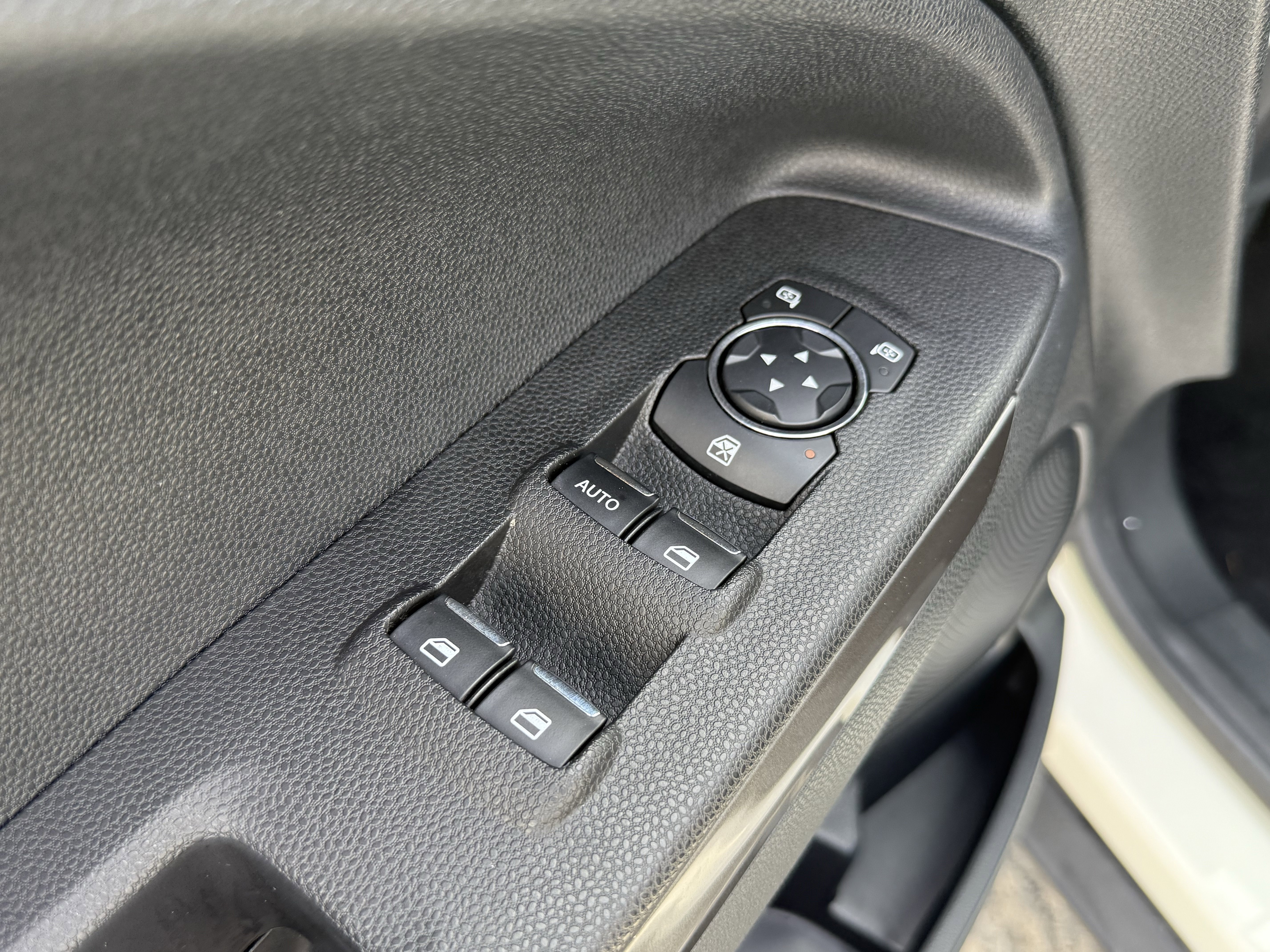 Used 2021 Ford EcoSport SE w/ SE Convenience Package image 11
