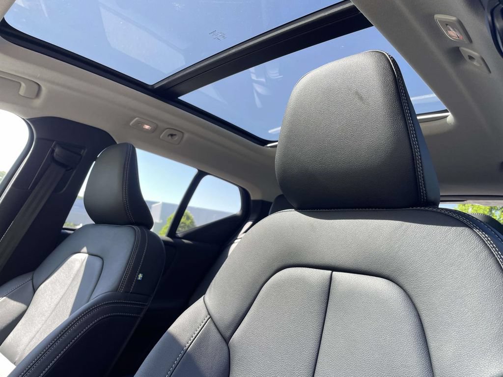 New 2026 Volvo XC40 B5 Ultra w/ Protection Package Premier AWD/4WD image 16
