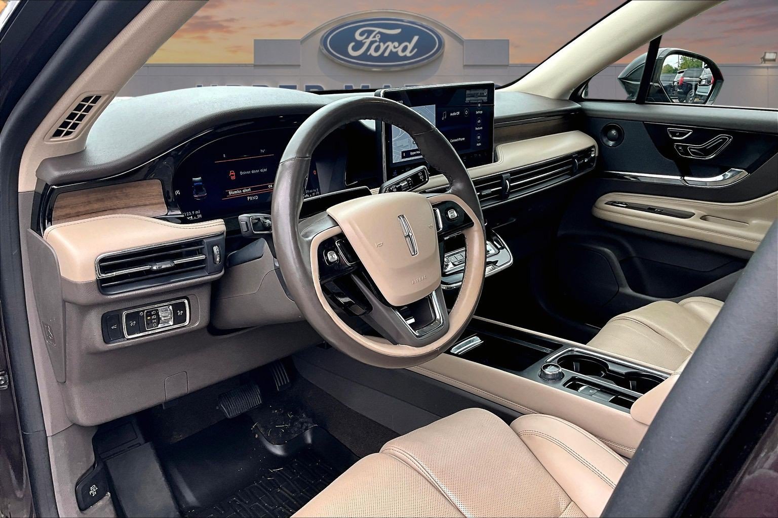 Used 2023 Lincoln Corsair Reserve w/ Equipment Group 202A AWD/4WD image 14