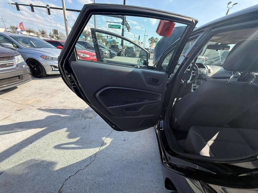 Used 2019 Ford Fiesta SE image 4