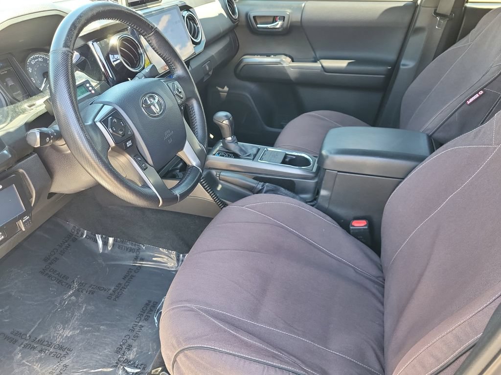 Used 2016 Toyota Tacoma TRD Off-Road w/ Premium & Technology Package AWD/4WD image 12