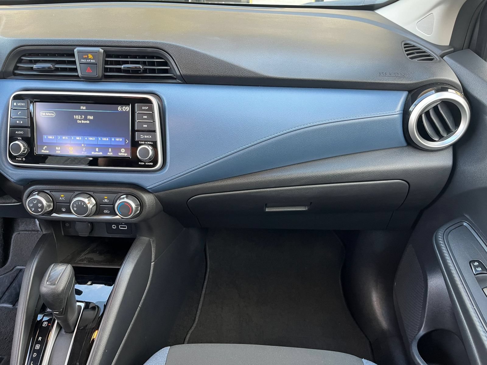 Used 2025 Nissan Versa SV FWD image 28