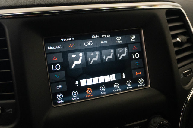 Used 2021 Jeep Grand Cherokee Laredo RWD image 4