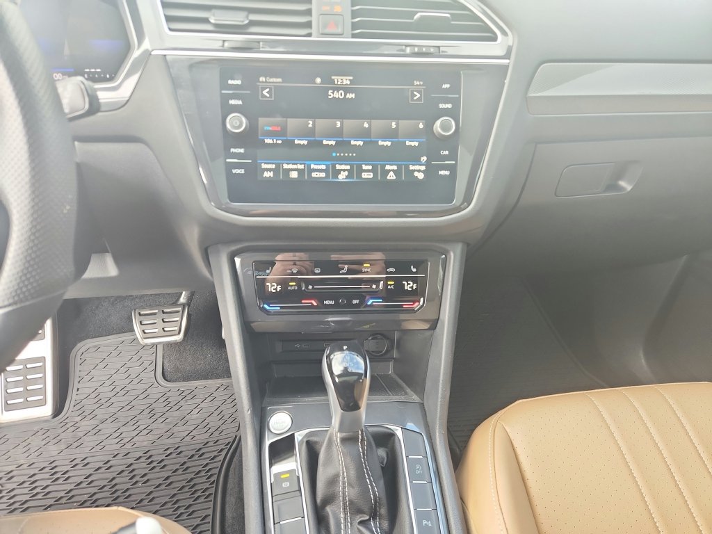 Certified 2024 Volkswagen Tiguan SE R-Line AWD/4WD image 19