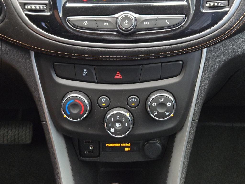 Used 2020 Chevrolet Trax LT w/ LT Convenience Package FWD image 14