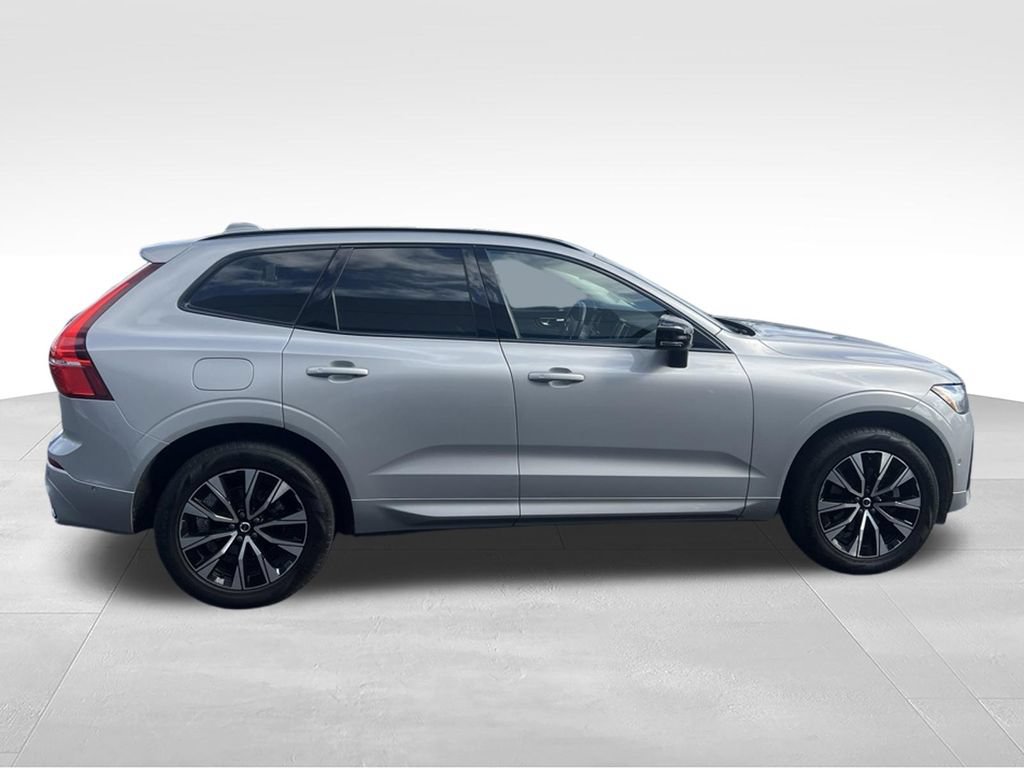 Used 2025 Volvo XC60 B5 Plus AWD/4WD image 12