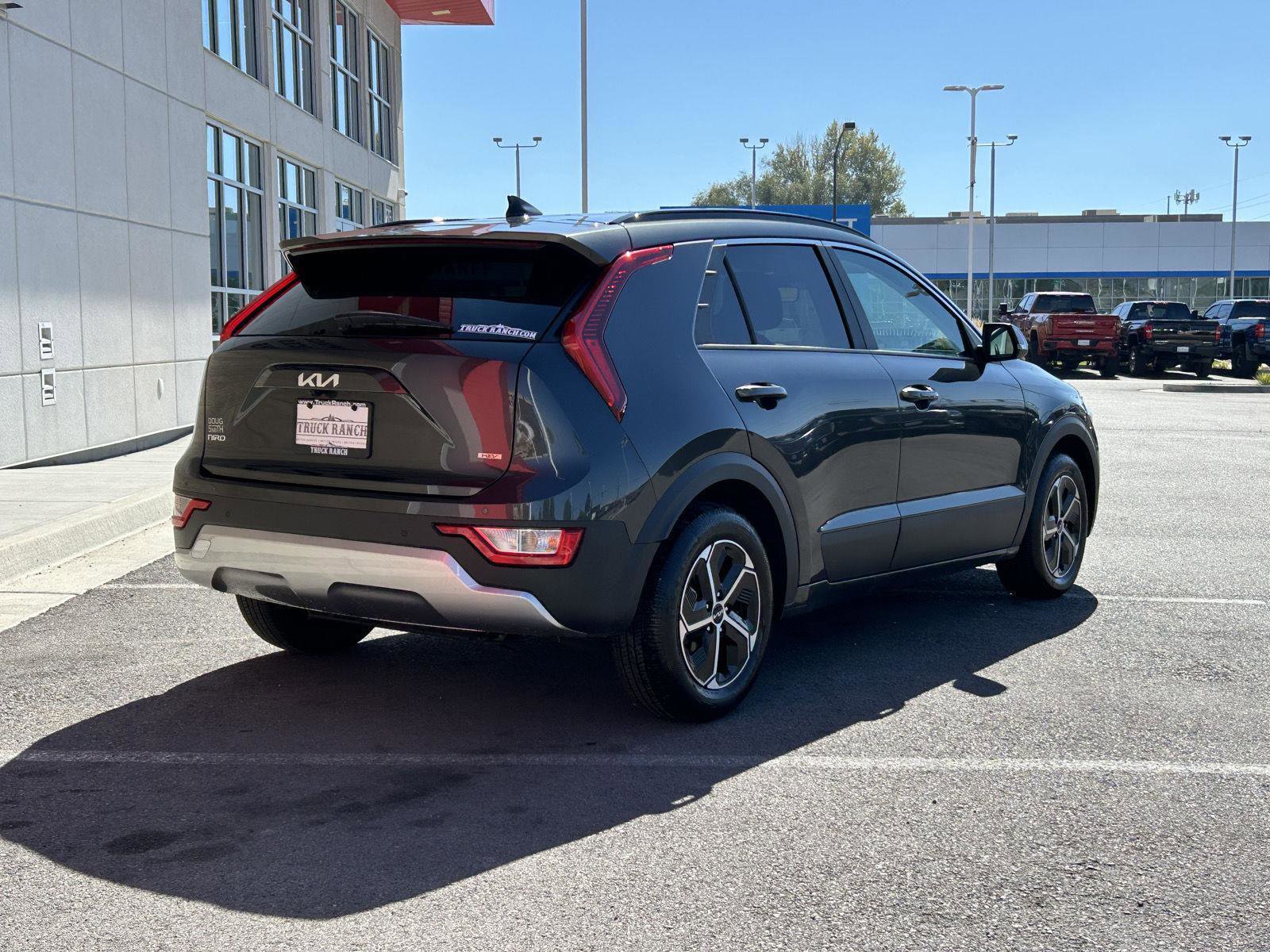 Used 2025 Kia Niro EX image 9