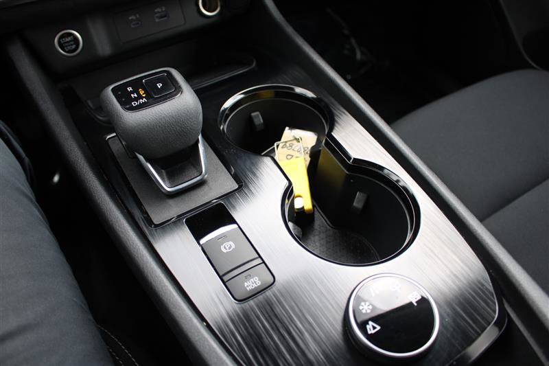 Used 2023 Nissan Rogue S image 17