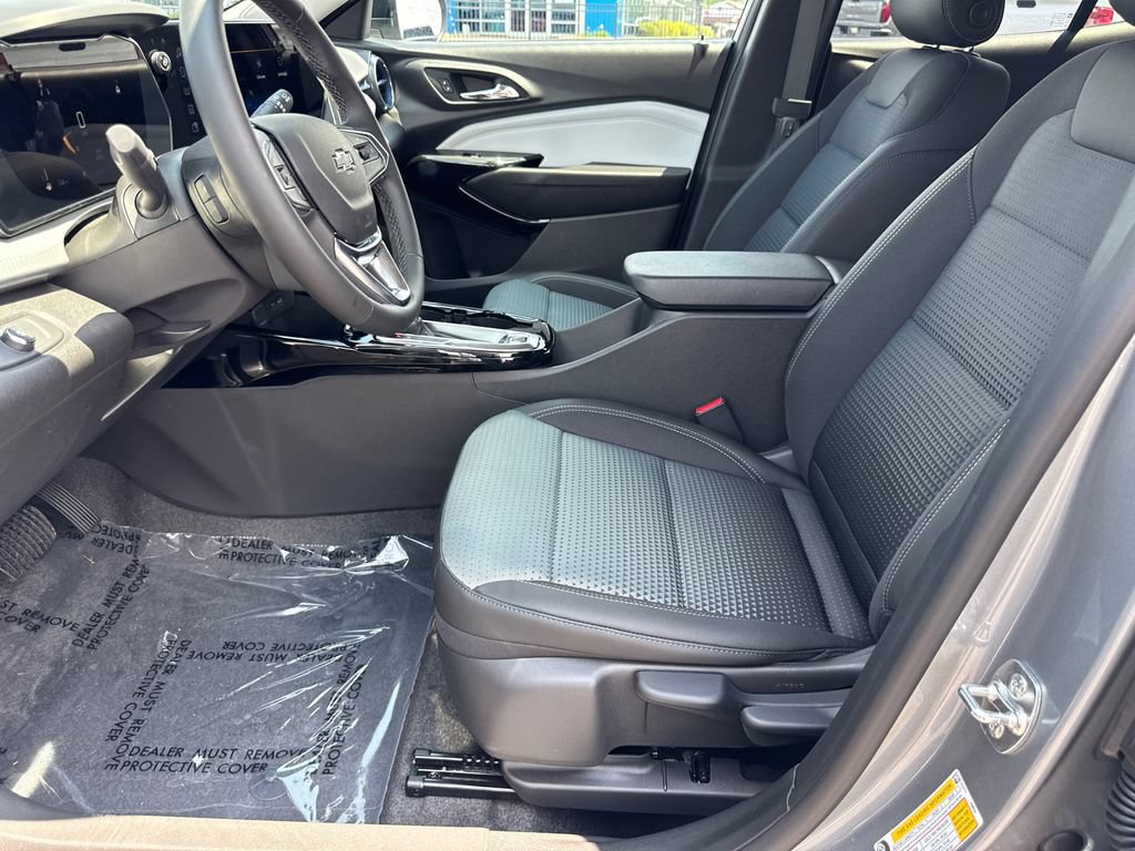 New 2026 Chevrolet Trax LT w/ Midnight Edition FWD image 10