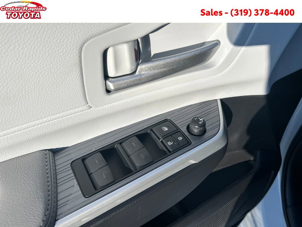 New 2026 Toyota Sienna XLE image 10