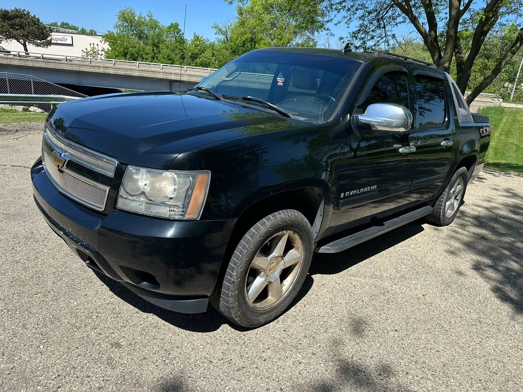 Used 2007 Chevrolet Avalanche LTZ w/ LTZ Preferred Equipment Group AWD/4WD image 2