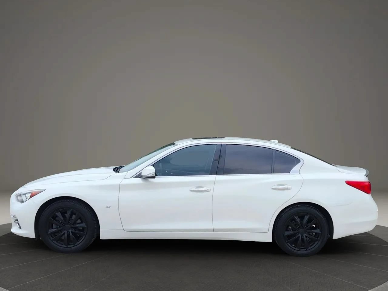 Used 2015 INFINITI Q50 Premium w/ Navigation Package AWD/4WD image 2