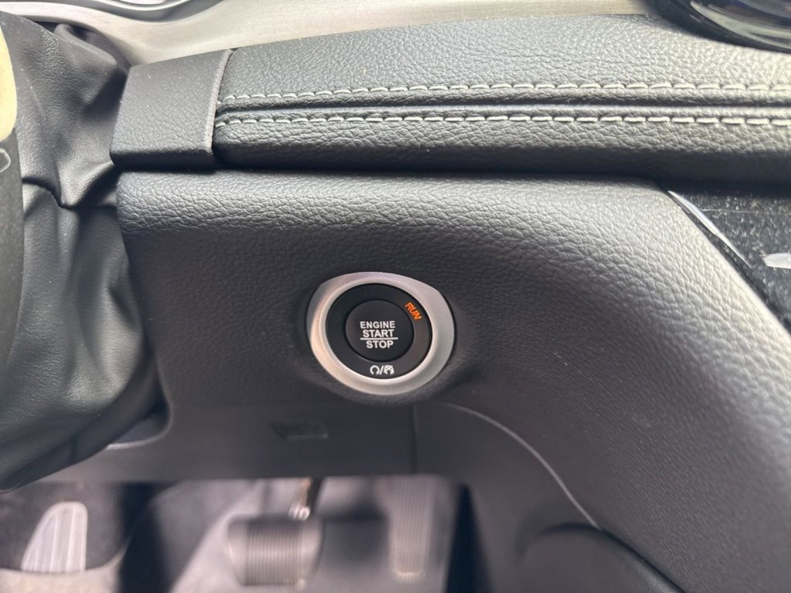 Used 2024 Chrysler Pacifica Limited w/ S Appearance Package image 25