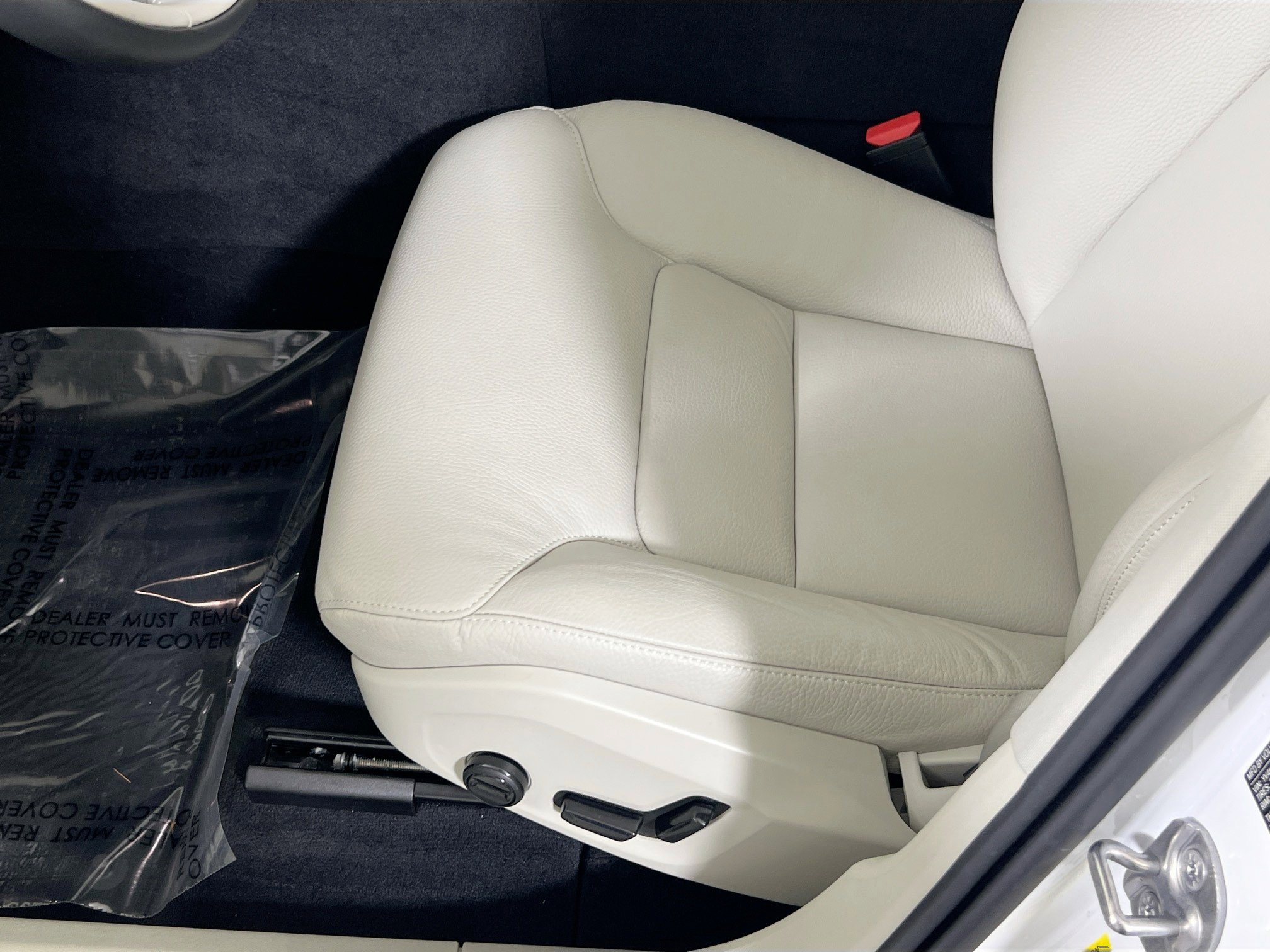 Used 2025 Volvo XC60 T8 Core w/ Protection Package Premier image 19