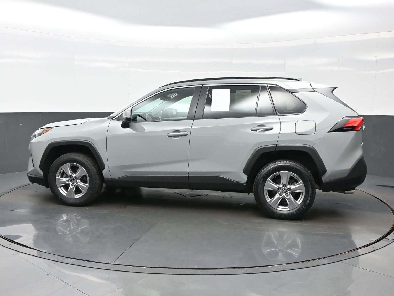 Used 2023 Toyota RAV4 XLE AWD/4WD image 3