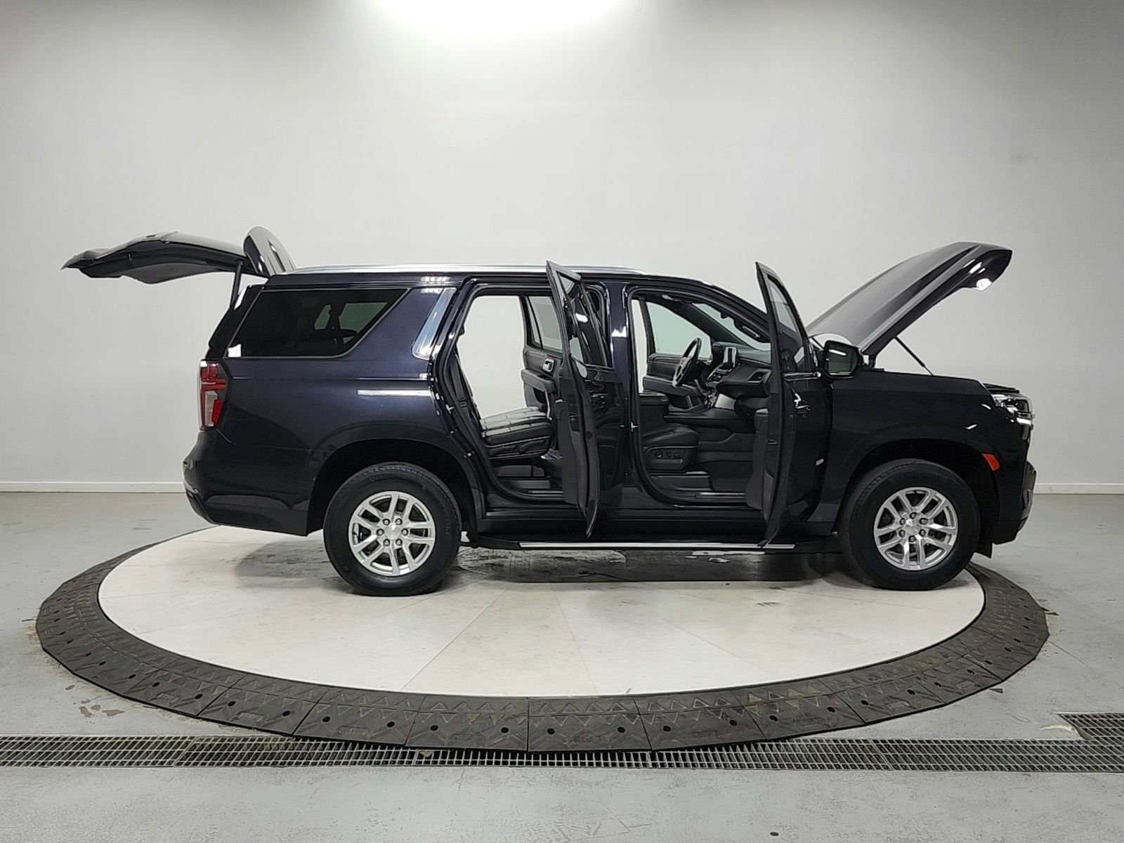 Used 2023 Chevrolet Tahoe LT RWD image 16