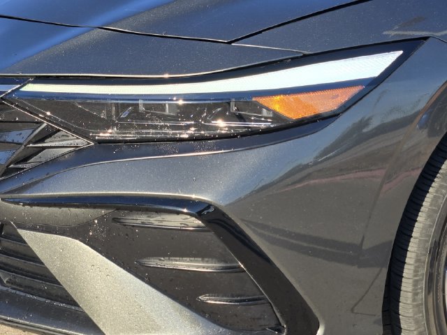 Certified 2025 Hyundai Elantra SEL FWD image 5