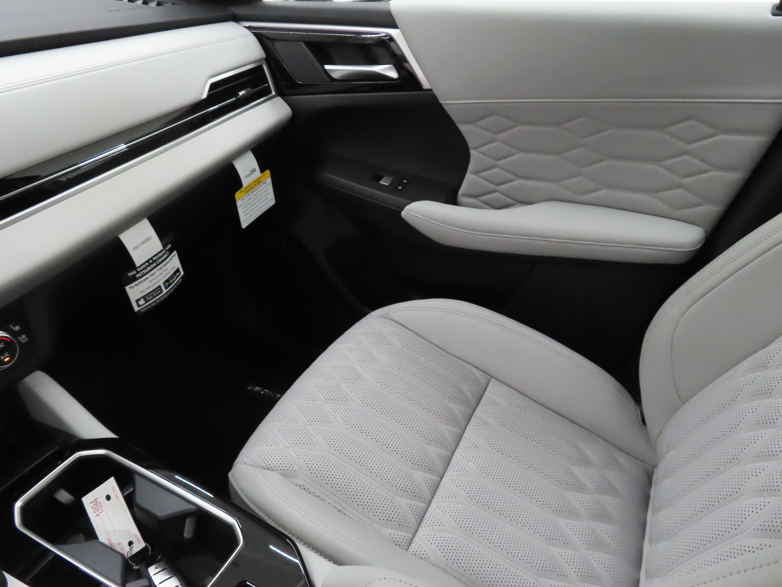 New 2026 Mitsubishi Outlander SEL FWD image 19