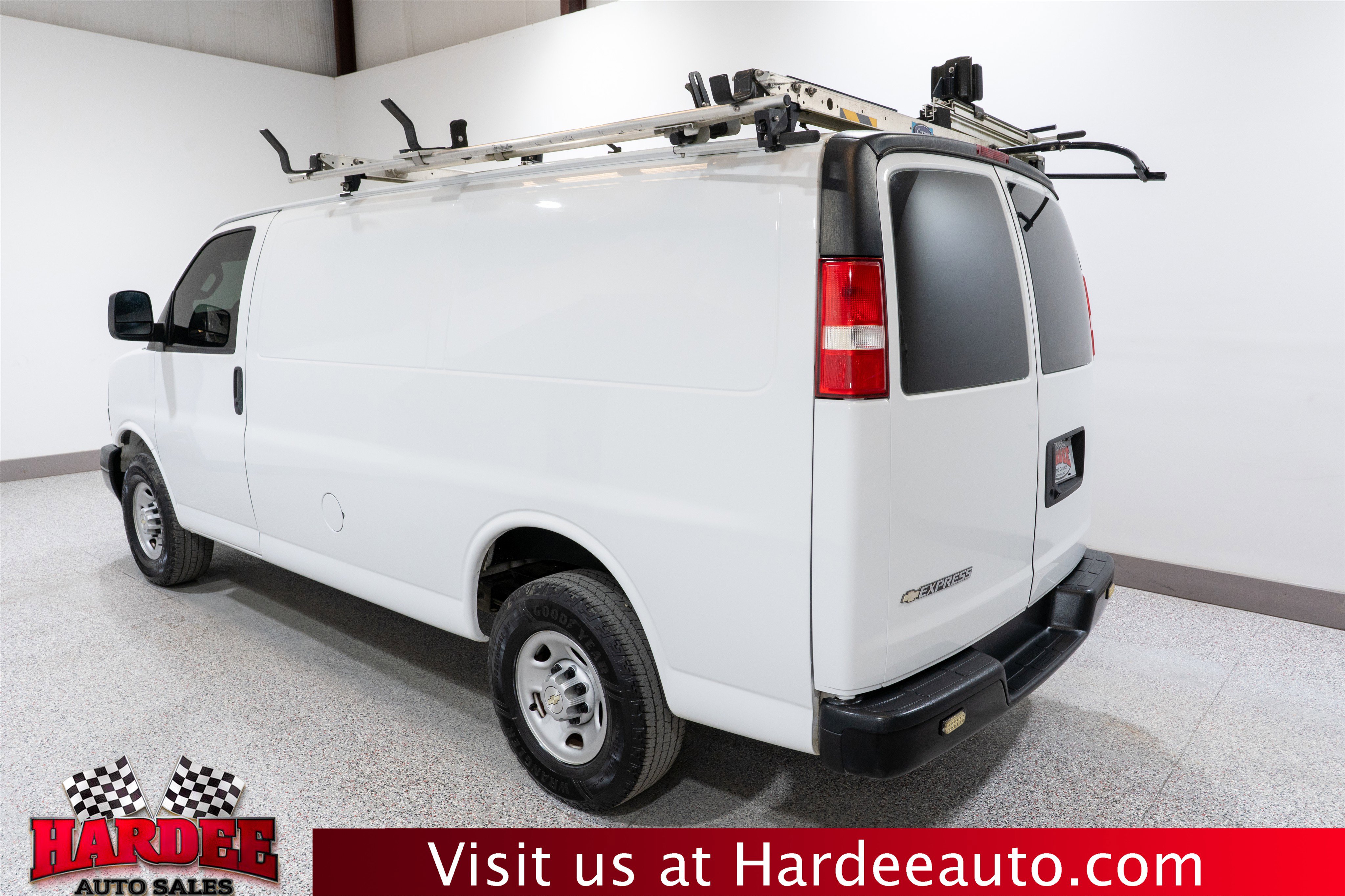 Used 2020 Chevrolet Express 2500 w/ Driver Convenience Package RWD image 3