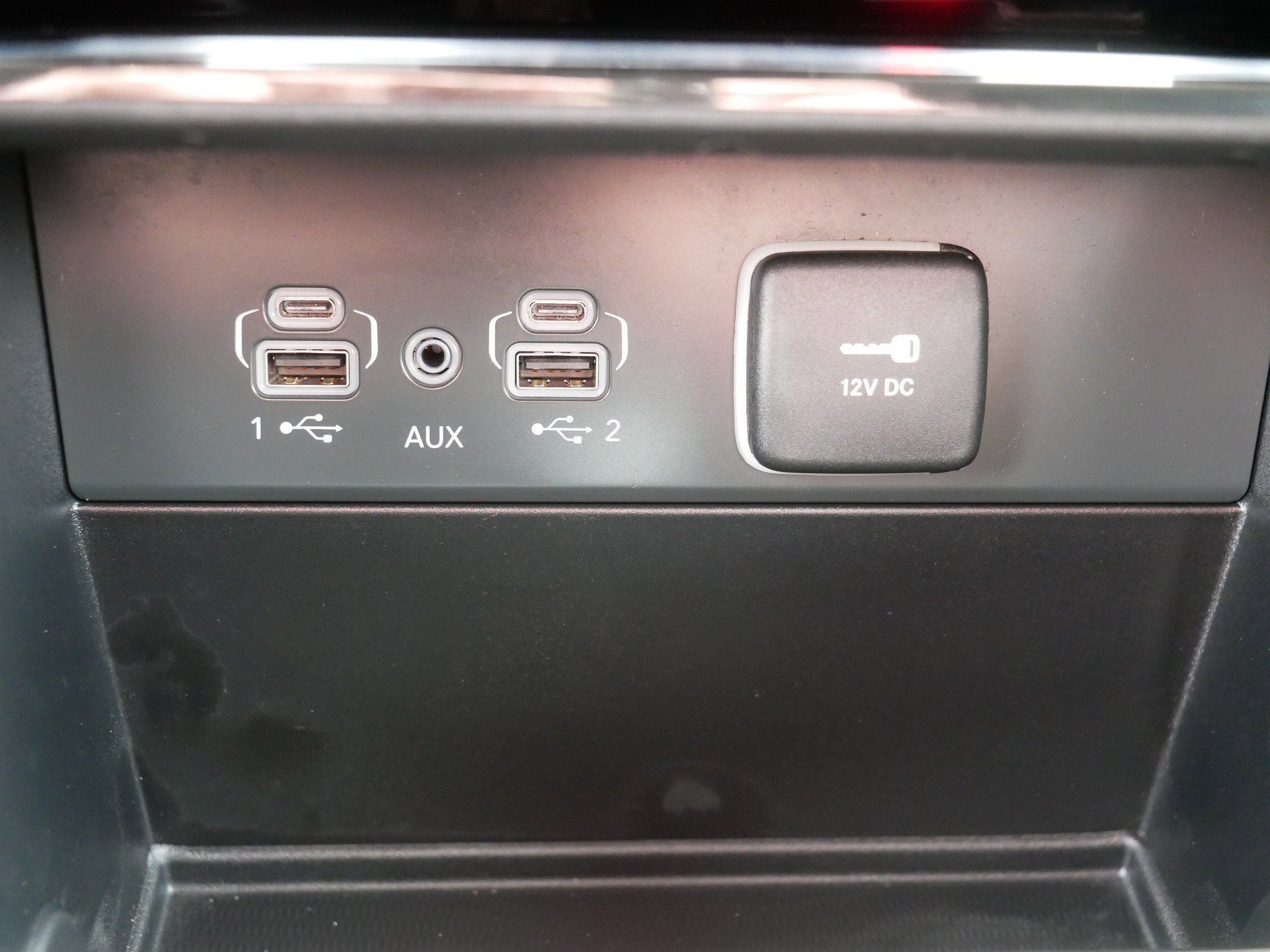 Used 2023 Jeep Grand Cherokee Laredo image 31