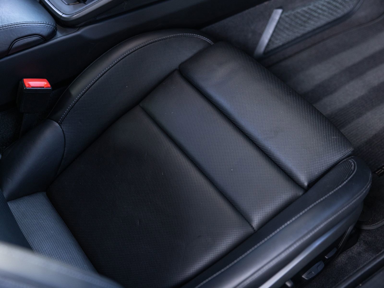 Certified 2024 Porsche 911 Targa 4S w/ Premium Package image 32