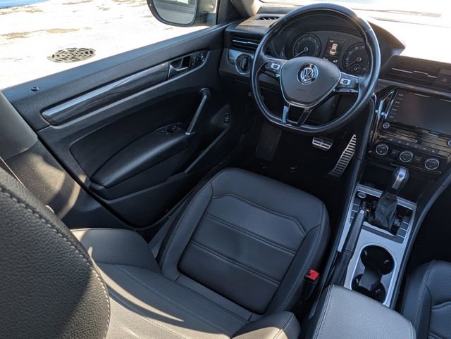 Used 2022 Volkswagen Passat 2.0T R-Line image 14