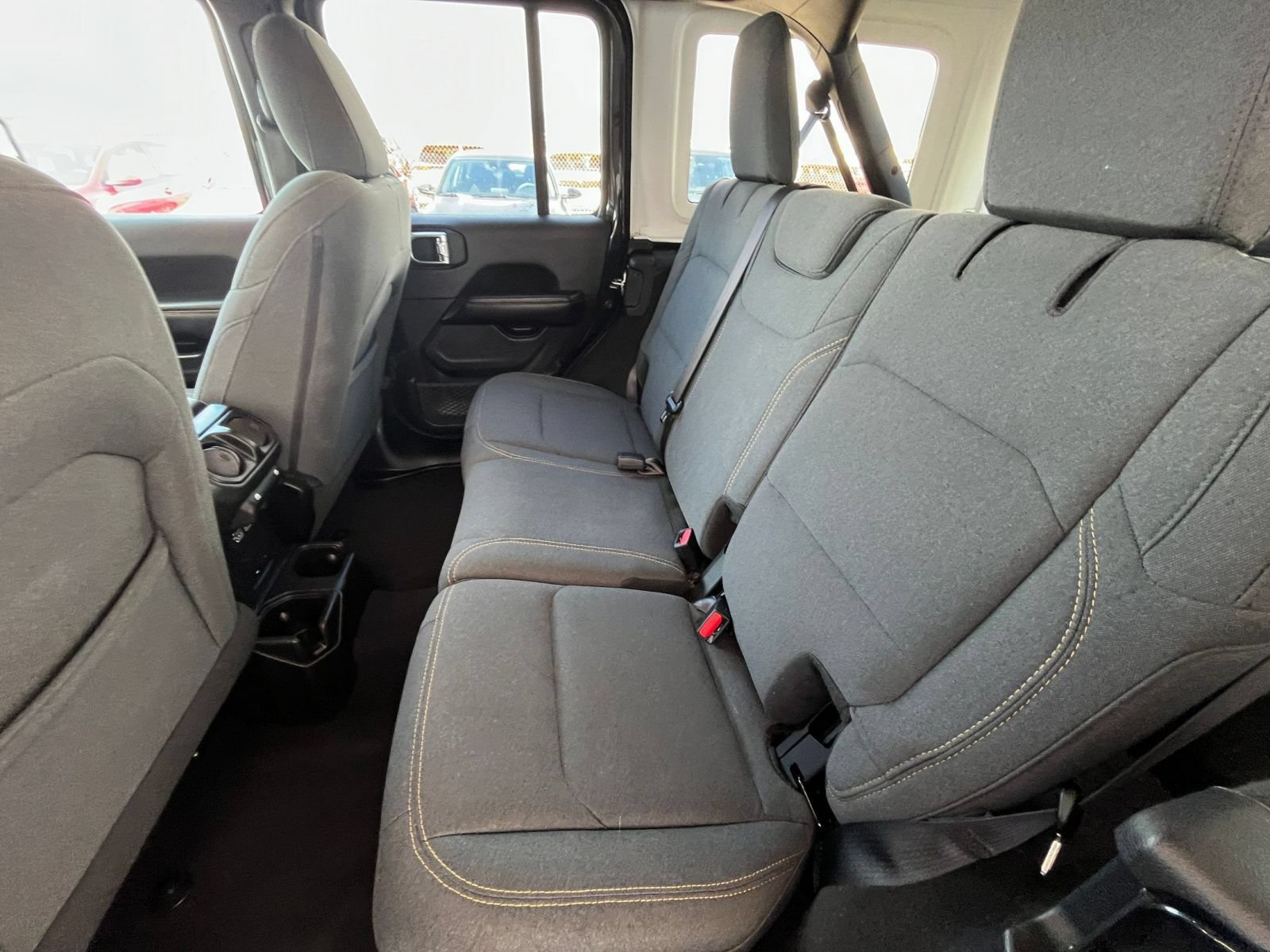 Used 2025 Jeep Wrangler Unlimited Sahara AWD/4WD image 24