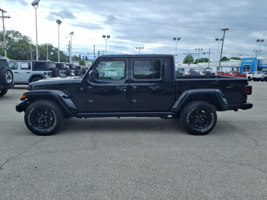 Used 2022 Jeep Gladiator Sport AWD/4WD image 6