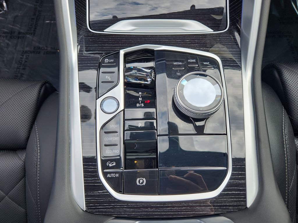Used 2025 BMW X6 xDrive40i w/ Executive Package image 16